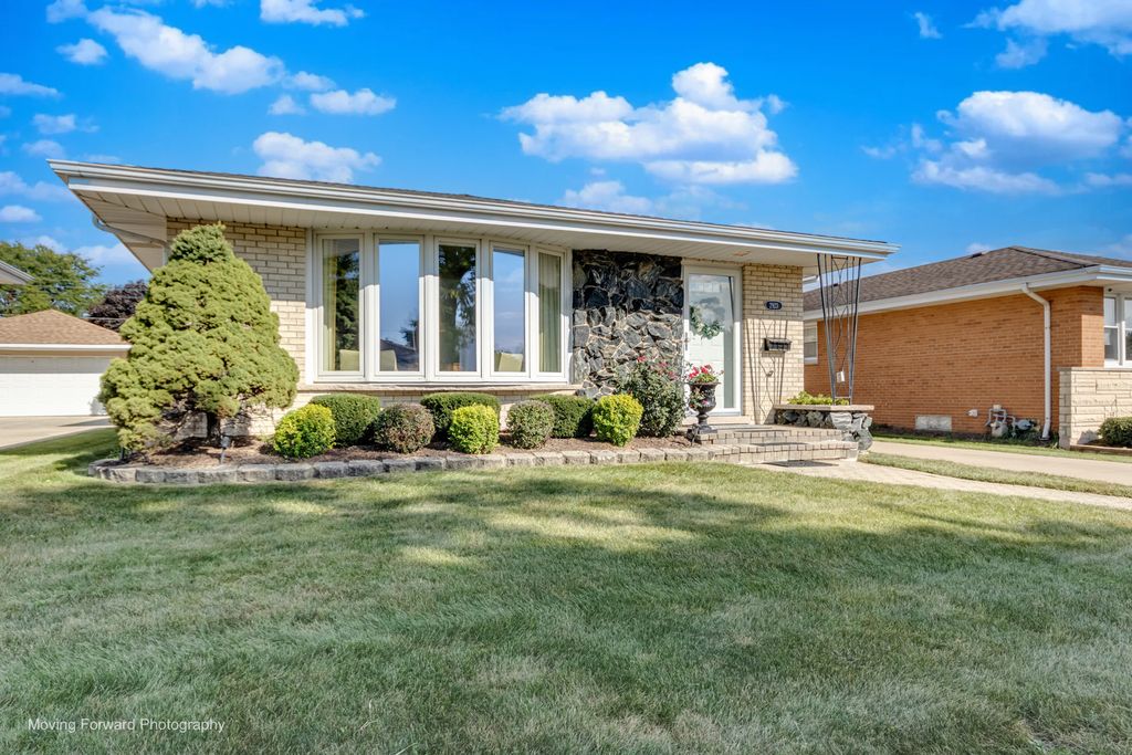 2923 Downing Avenue W, Westchester, IL 60154 — photo 2