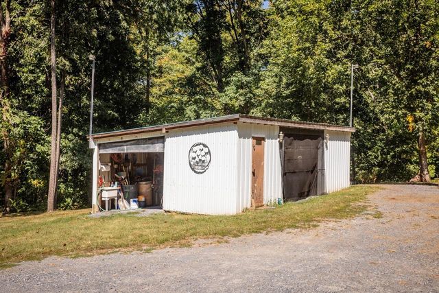 279 HELMS RD, Stanley, VA 22851