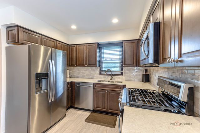 135 Newtown Drive, Buffalo Grove, IL 60089