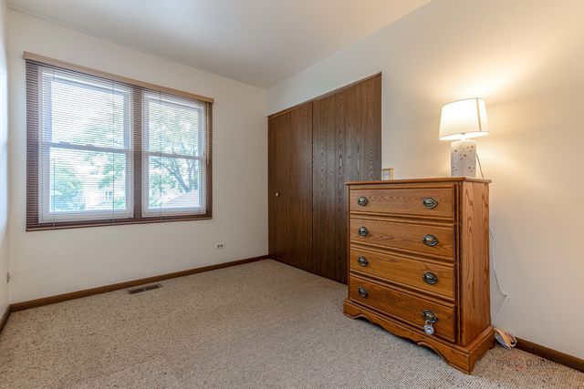 135 Newtown Drive, Buffalo Grove, IL 60089