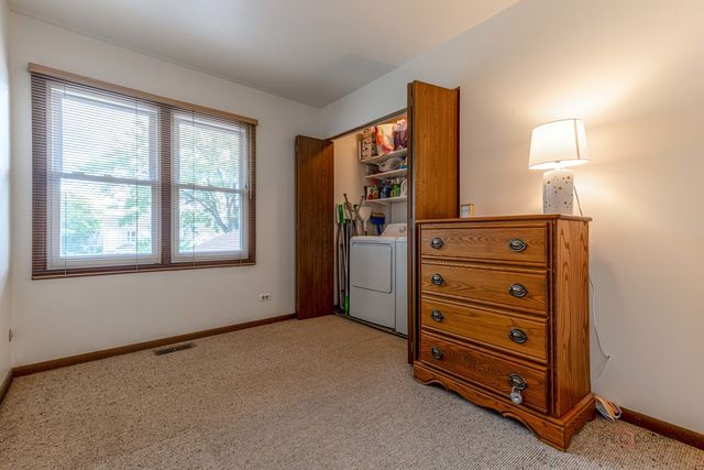135 Newtown Drive, Buffalo Grove, IL 60089