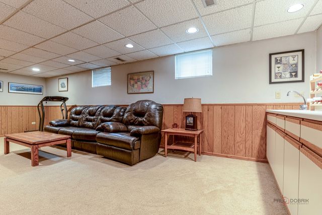 135 Newtown Drive, Buffalo Grove, IL 60089