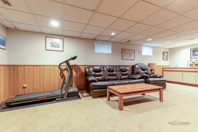 135 Newtown Drive, Buffalo Grove, IL 60089