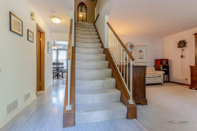 135 Newtown Drive, Buffalo Grove, IL 60089