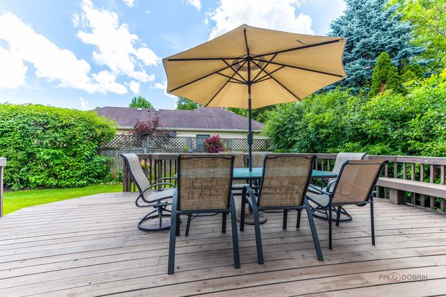 135 Newtown Drive, Buffalo Grove, IL 60089