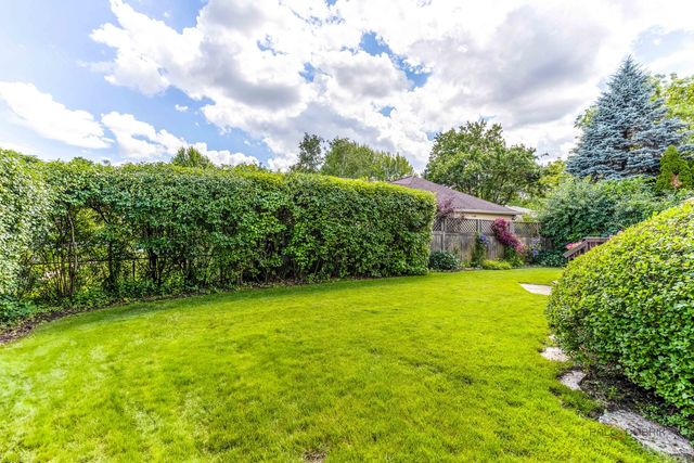 135 Newtown Drive, Buffalo Grove, IL 60089