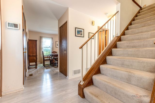135 Newtown Drive, Buffalo Grove, IL 60089