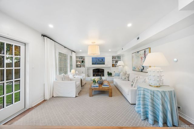 647 Terrell Road, San Antonio, TX 78209