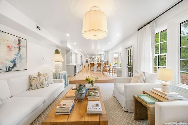 647 Terrell Road, San Antonio, TX 78209