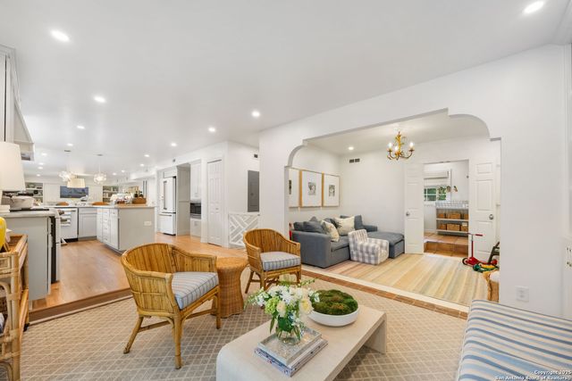 647 Terrell Road, San Antonio, TX 78209