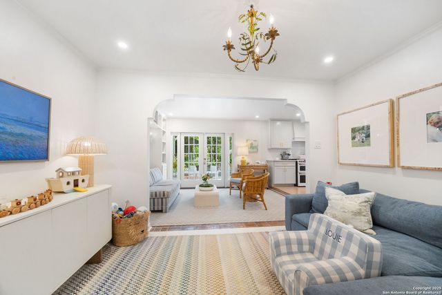 647 Terrell Road, San Antonio, TX 78209