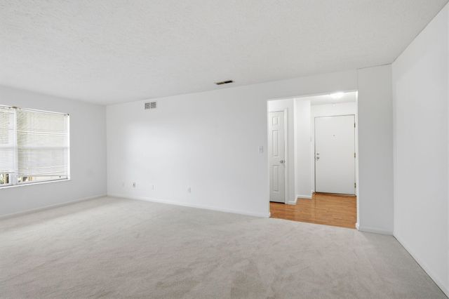 33 Highland Meadows Circle, 8, Highland Heights, KY 41076