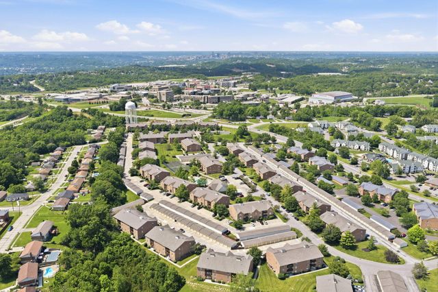 33 Highland Meadows Circle, 8, Highland Heights, KY 41076