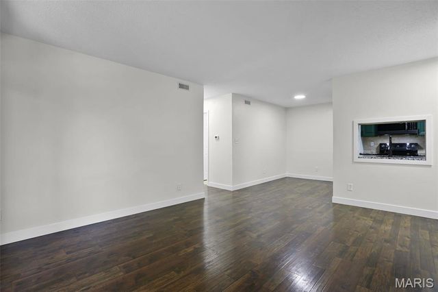 6824 Cottage Grove Lane F, St Louis, MO 63129