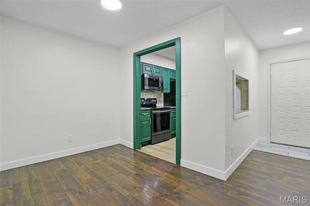 6824 Cottage Grove Lane F, St Louis, MO 63129