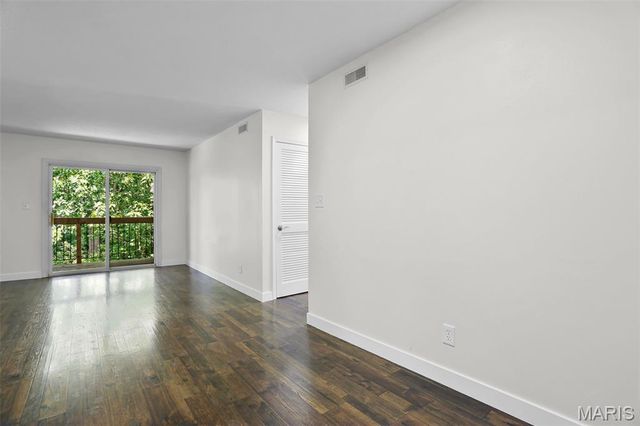 6824 Cottage Grove Lane F, St Louis, MO 63129