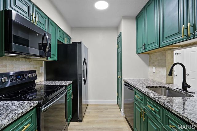 6824 Cottage Grove Lane F, St Louis, MO 63129