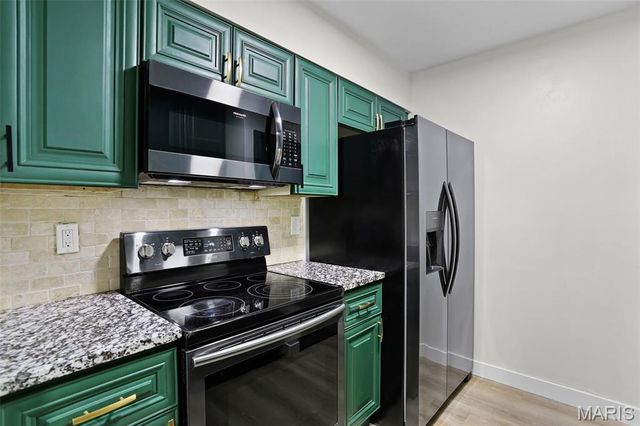 6824 Cottage Grove Lane F, St Louis, MO 63129