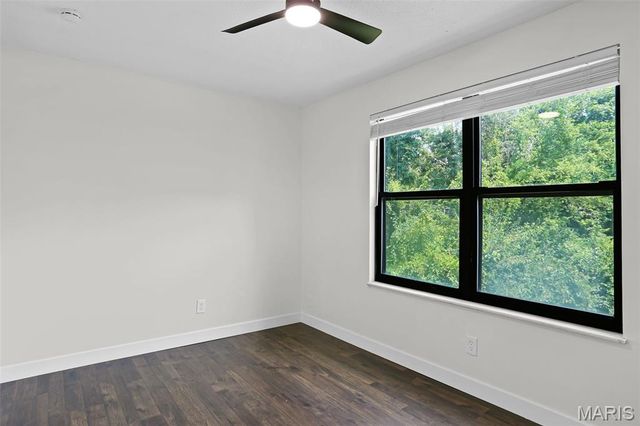 6824 Cottage Grove Lane F, St Louis, MO 63129
