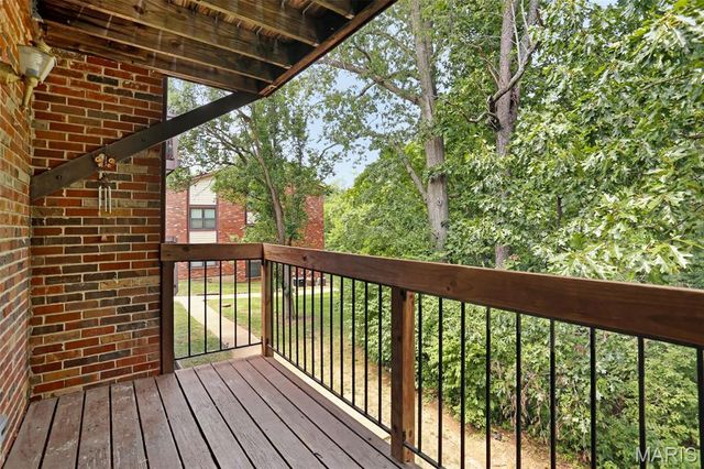 6824 Cottage Grove Lane F, St Louis, MO 63129