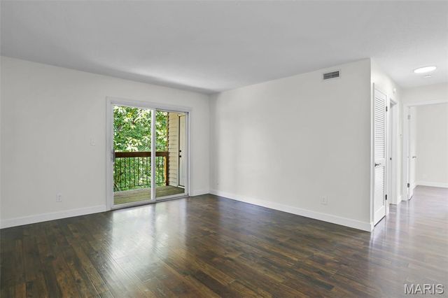 6824 Cottage Grove Lane F, St Louis, MO 63129