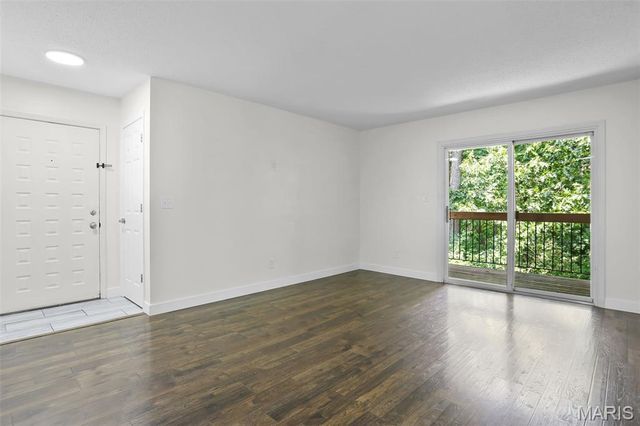 6824 Cottage Grove Lane F, St Louis, MO 63129