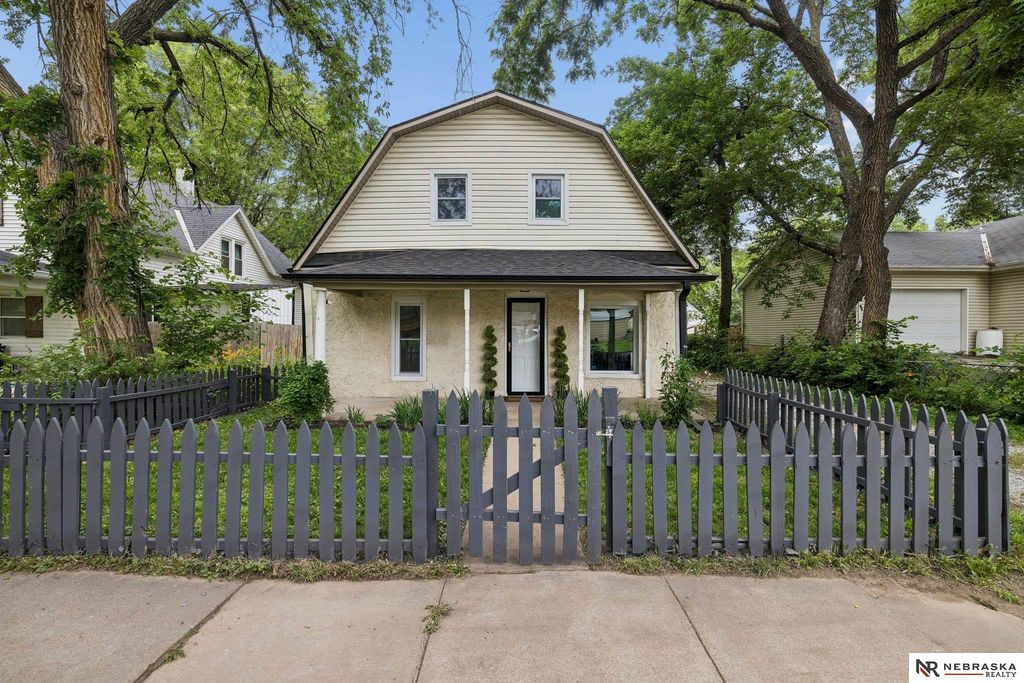 5210 Adams Street, Lincoln, NE 68504