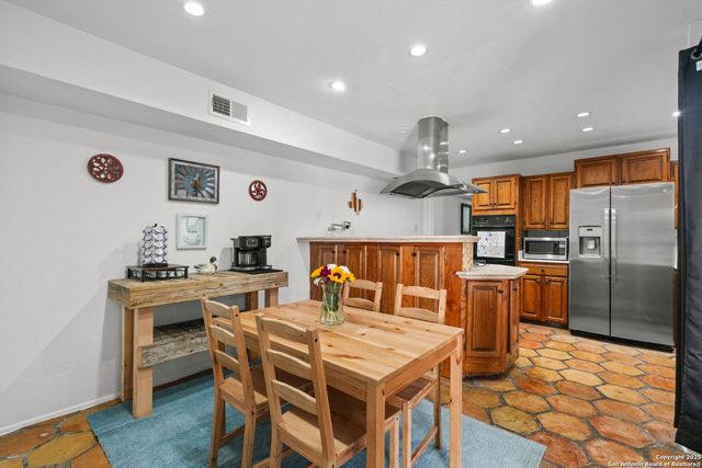 8909 Willmon Way, Windcrest, TX 78239