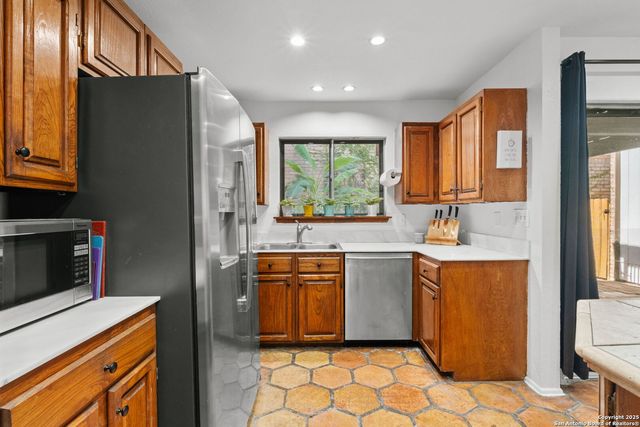 8909 Willmon Way, Windcrest, TX 78239