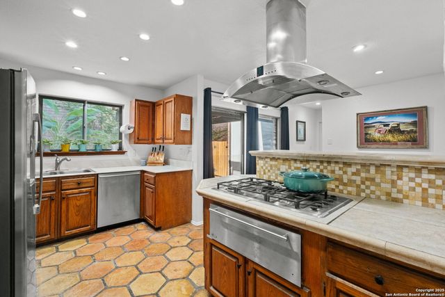 8909 Willmon Way, Windcrest, TX 78239