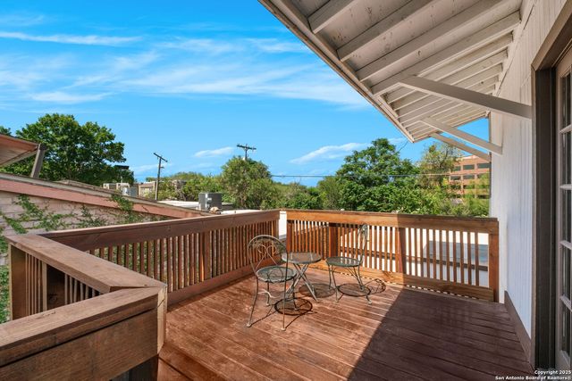 8909 Willmon Way, Windcrest, TX 78239