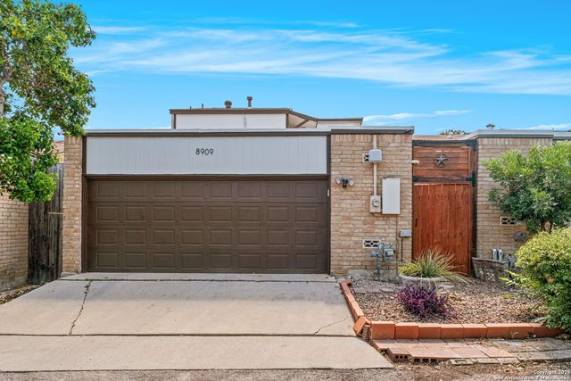 8909 Willmon Way, Windcrest, TX 78239