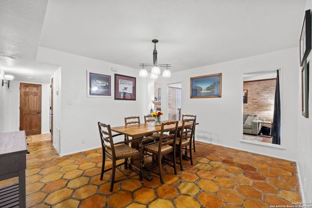 8909 Willmon Way, Windcrest, TX 78239