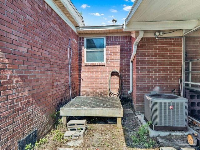 307 Lakewood Rd, Pensacola, FL 32507