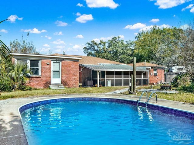 307 Lakewood Rd, Pensacola, FL 32507