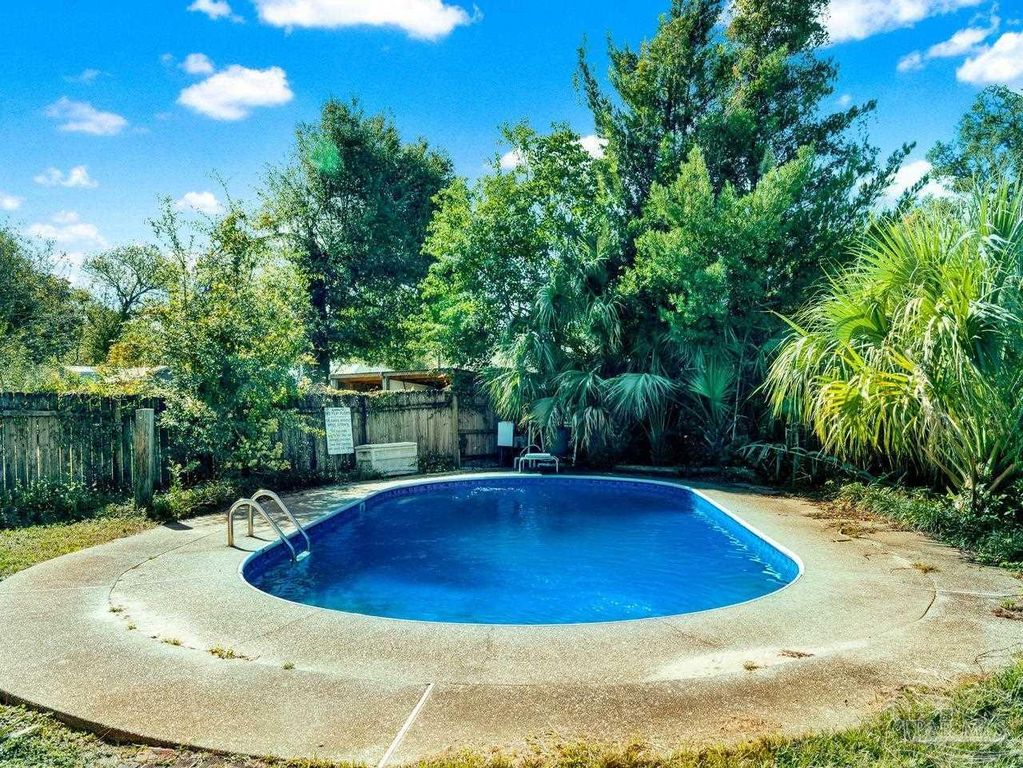 307 Lakewood Rd, Pensacola, FL 32507