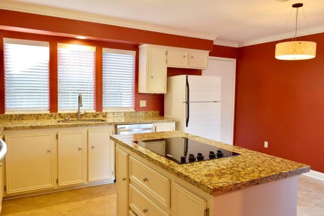 13723 Ella Lee Lane, Houston, TX 77077