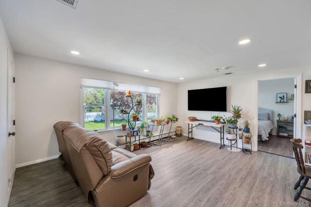 33 Wiltshire Drive, Commack, NY 11725