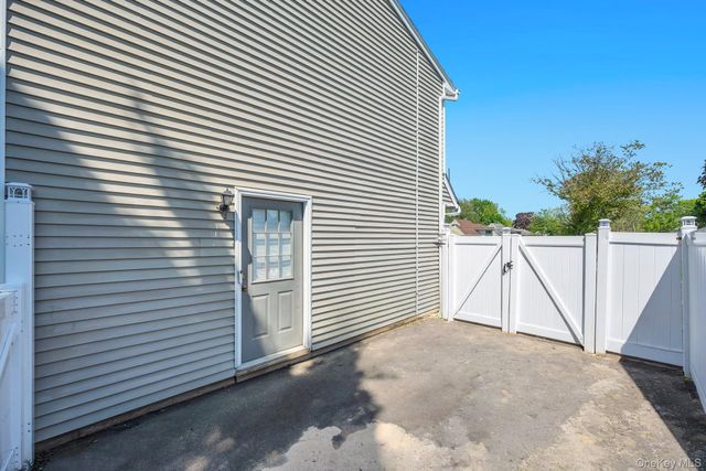 33 Wiltshire Drive, Commack, NY 11725
