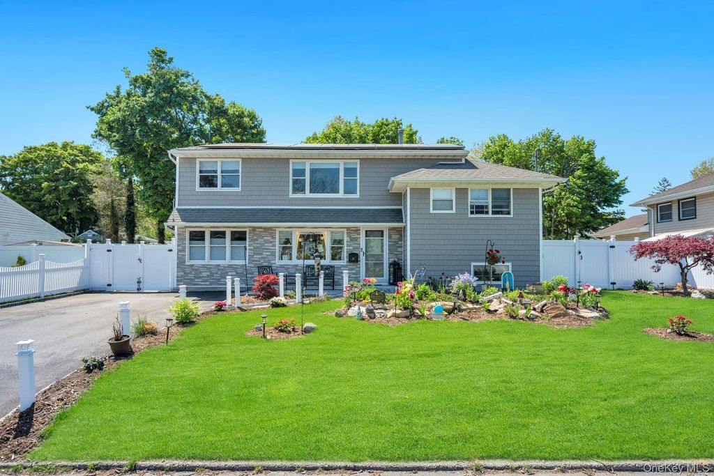 33 Wiltshire Drive, Commack, NY 11725