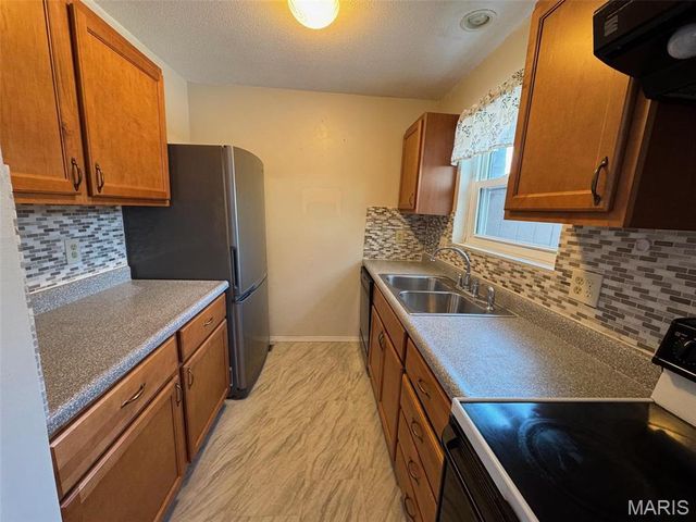 13573 Coliseum Drive, Chesterfield, MO 63017