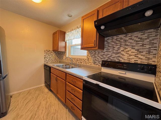 13573 Coliseum Drive, Chesterfield, MO 63017