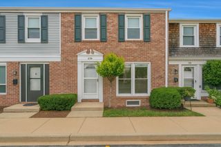 938 Cardiff Court 938, Schaumburg, IL 60194