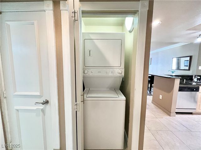 260 East Flamingo Road 204, Las Vegas, NV 89169