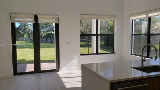 8280 NW 28th St, Cooper City, FL 33024