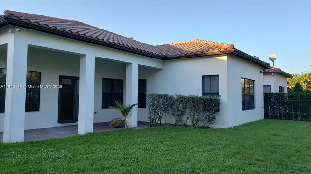 8280 NW 28th St, Cooper City, FL 33024