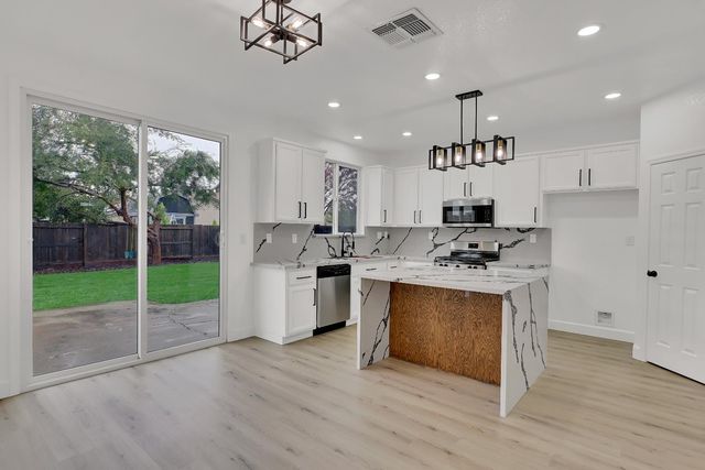 1302 Amaranth St, Plumas Lake, CA 95961