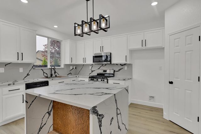 1302 Amaranth St, Plumas Lake, CA 95961