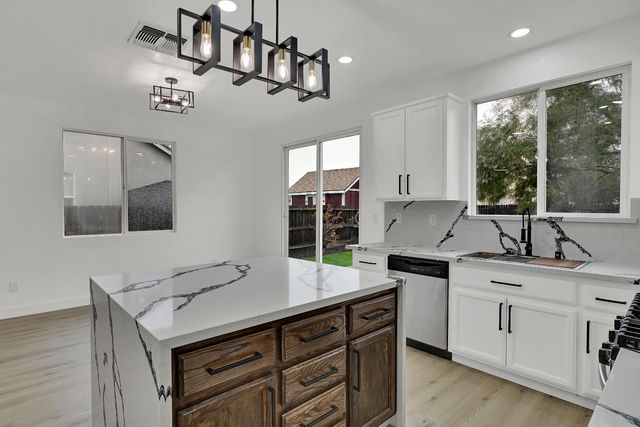 1302 Amaranth St, Plumas Lake, CA 95961