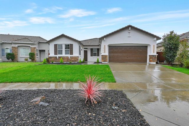 1302 Amaranth St, Plumas Lake, CA 95961